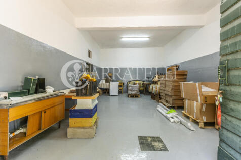 Tenuta con terreno e