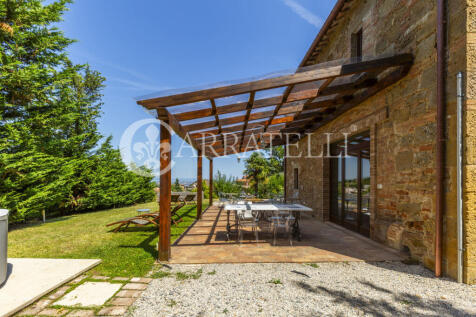 Casale vicino al Cen