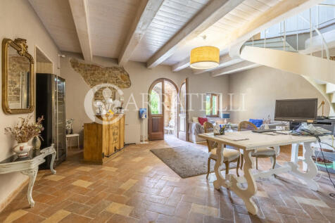 Casale vicino al Cen