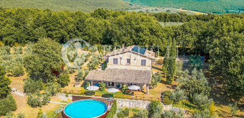 Casale in pietra con