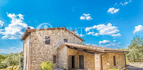 Casale in pietra con