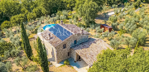 Casale in pietra con