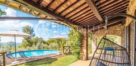 Casale in pietra con