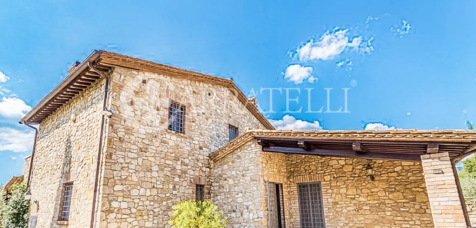 Casale in pietra con