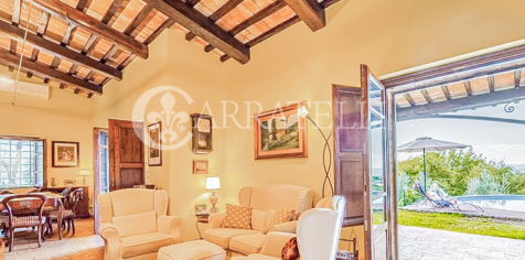 Casale in pietra con