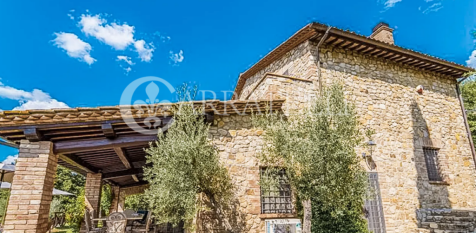 Casale in pietra con