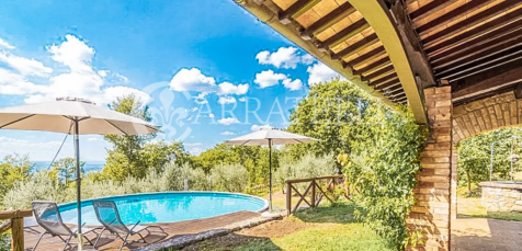 Casale in pietra con