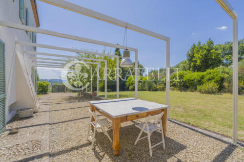 Villa con giardino v