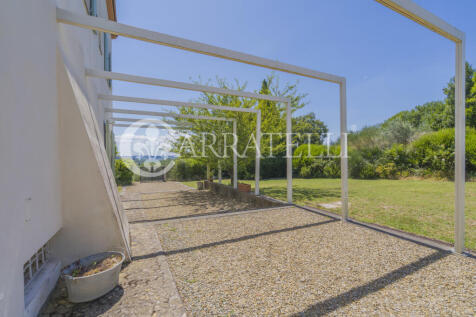 Villa con giardino v