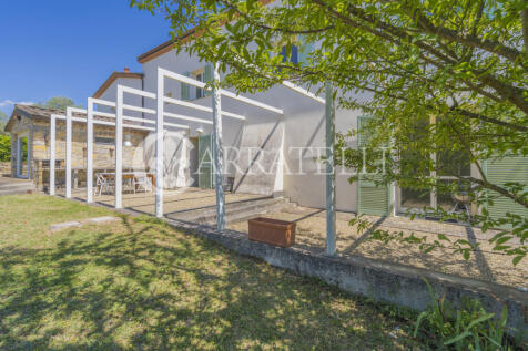 Villa con giardino v
