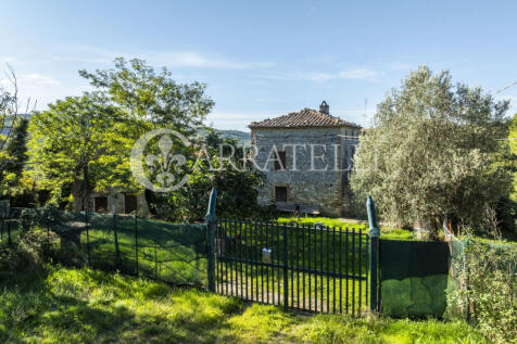 Borgo con casali e t