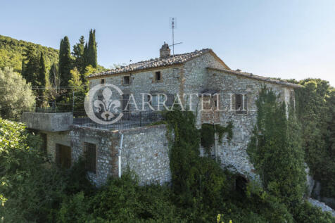 Borgo con casali e t