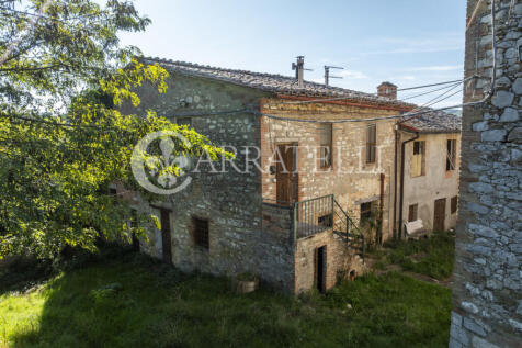 Borgo con casali e t