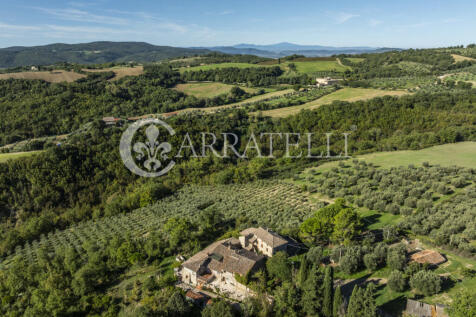 Borgo con casali e t