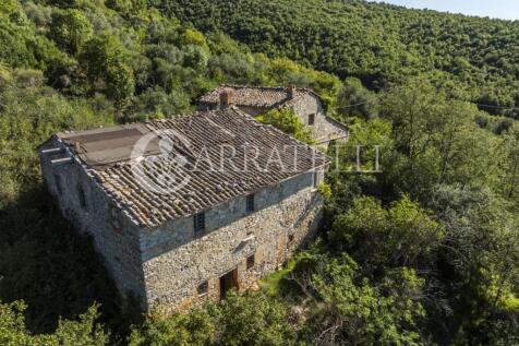 Borgo con casali e t