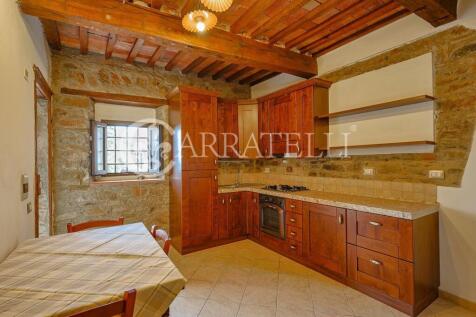 Casale con giardino