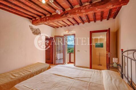 Casale con giardino