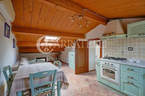 Casale con giardino