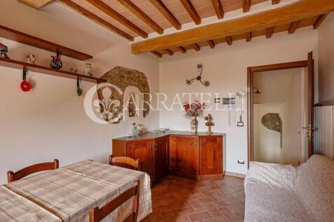 Casale con giardino