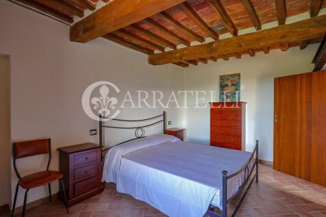Casale con giardino
