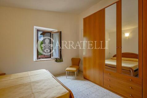 Casale con giardino