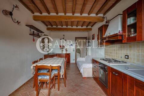 Casale con giardino