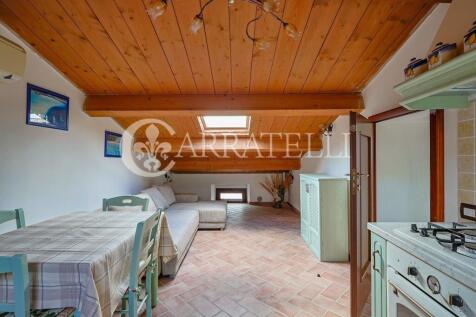 Casale con giardino