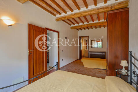 Casale con giardino
