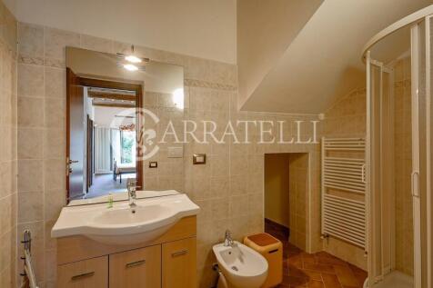 Casale con giardino