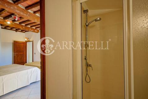 Casale con giardino