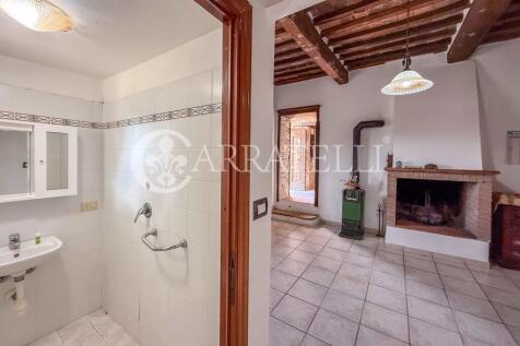 Casale con giardino