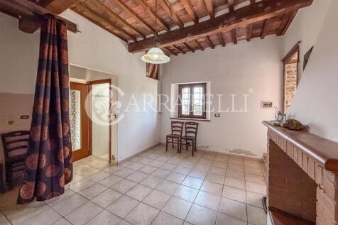 Casale con giardino