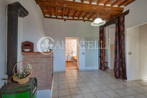 Casale con giardino