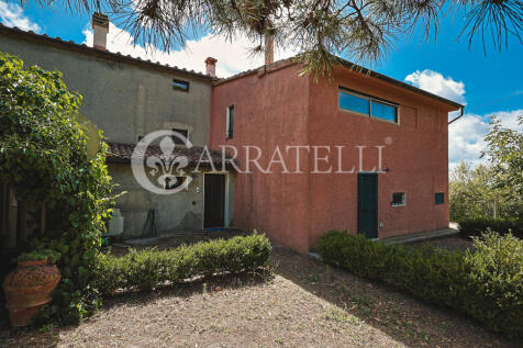 Casale con giardino
