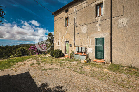 Casale con giardino