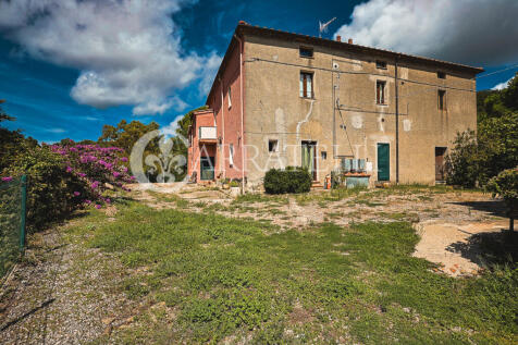 Casale con giardino