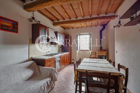 Casale con giardino