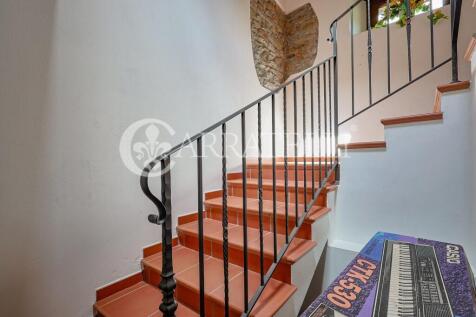 Casale con giardino