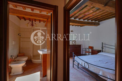 Casale con giardino