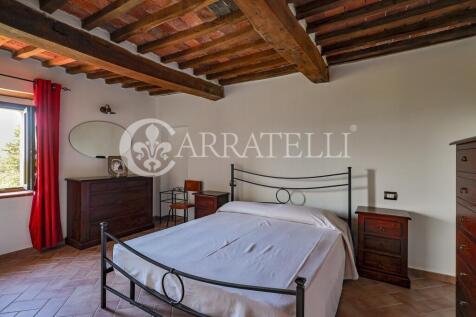 Casale con giardino