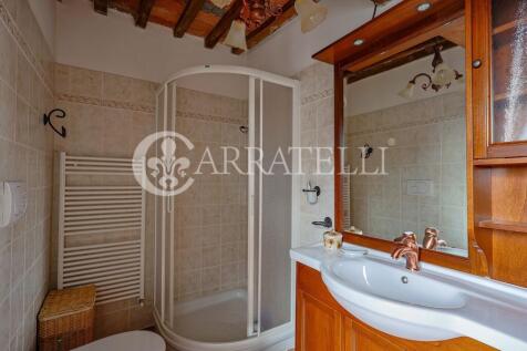 Casale con giardino