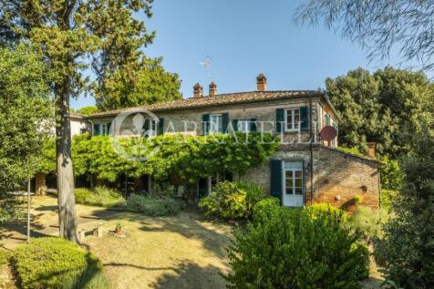 Casale con annessi e