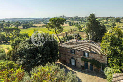 Casale con annessi e
