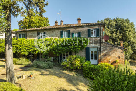 Casale con annessi e