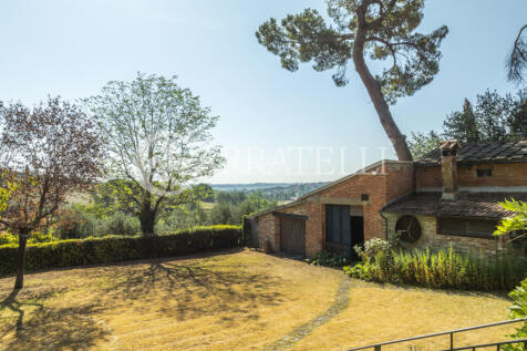 Casale con annessi e