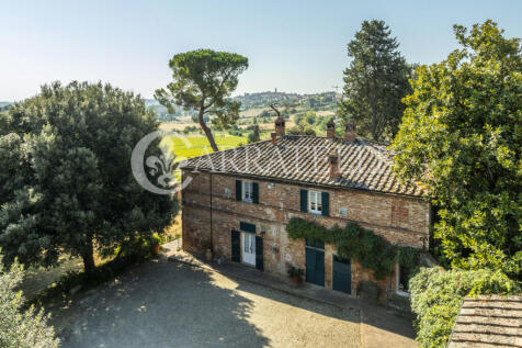 Casale con annessi e