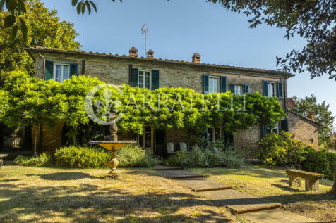 Casale con annessi e
