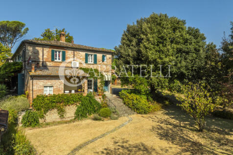 Casale con annessi e