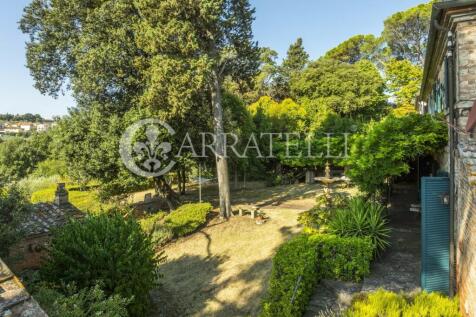 Casale con annessi e