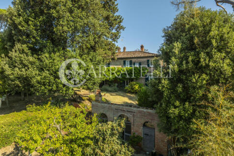 Casale con annessi e